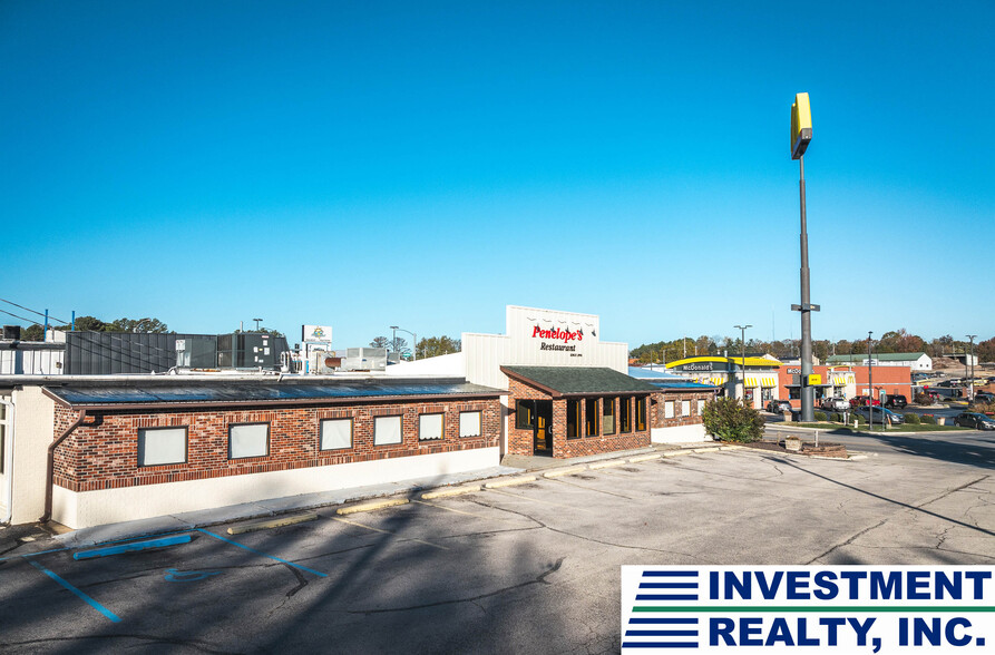 Primary Photo Of 1049 Kingshighway St, Rolla Restaurant For Sale