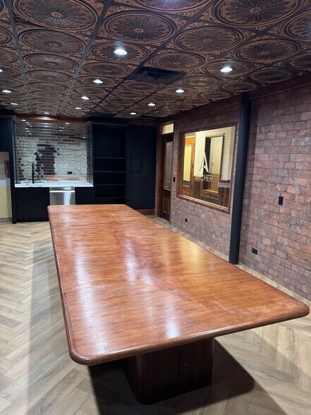 More Photos Of 106 Stephen St, Lemont Loft Creative Space For Lease