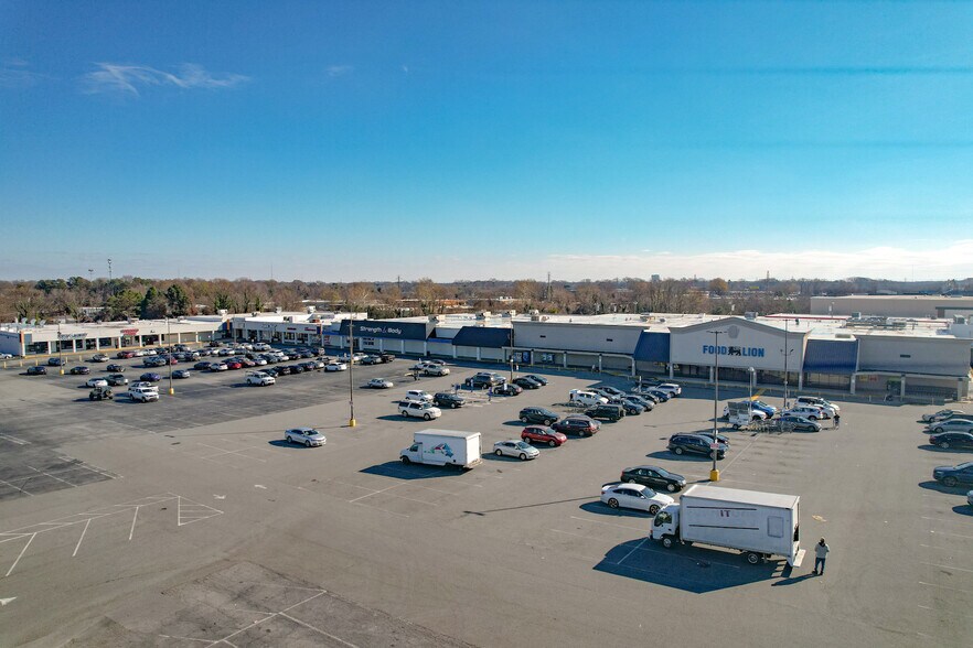 More Photos Of 4639-4653 W Market St, Greensboro Unknown For Lease