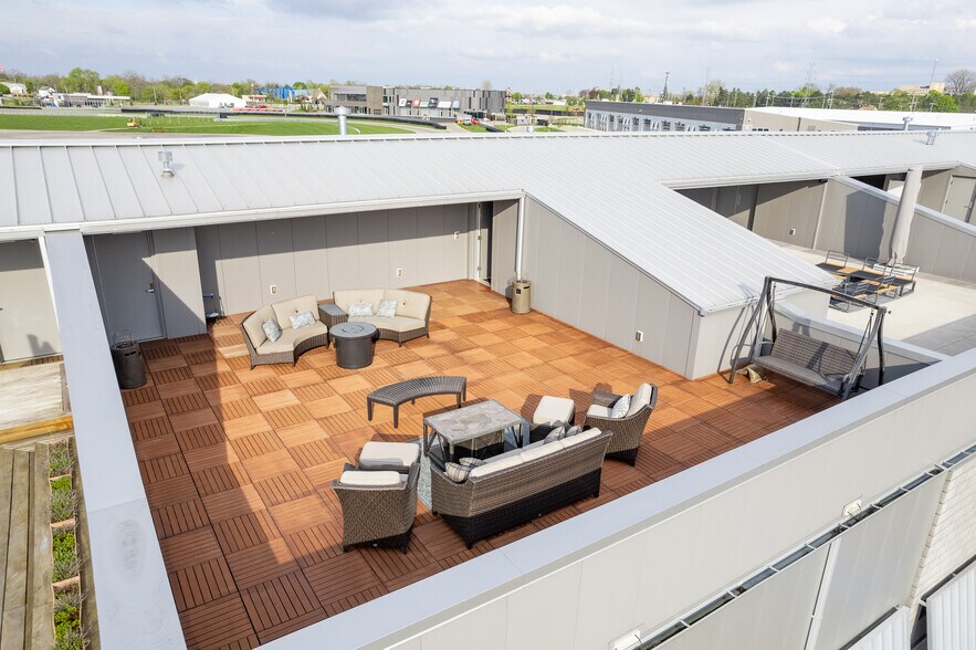 More Photos Of 154 W Speed Way, Pontiac Parking Garage For Sale