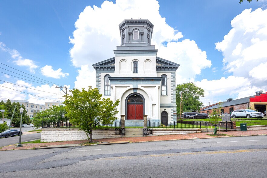More Photos Of 2000 E Broad St, Richmond Religious Facility For Sale