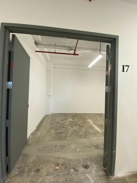 More Photos Of 901 E 31st St, Los Angeles Manufacturing For Lease