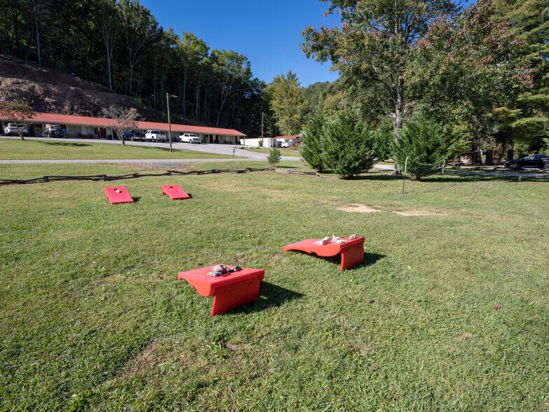 More Photos Of 125 Tee Pee Dr, Whittier Hotel For Sale