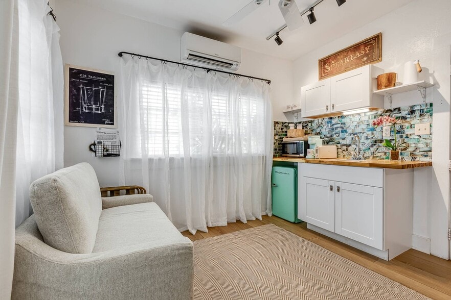 More Photos Of 1117 Duval St, Key West Hospitality For Sale