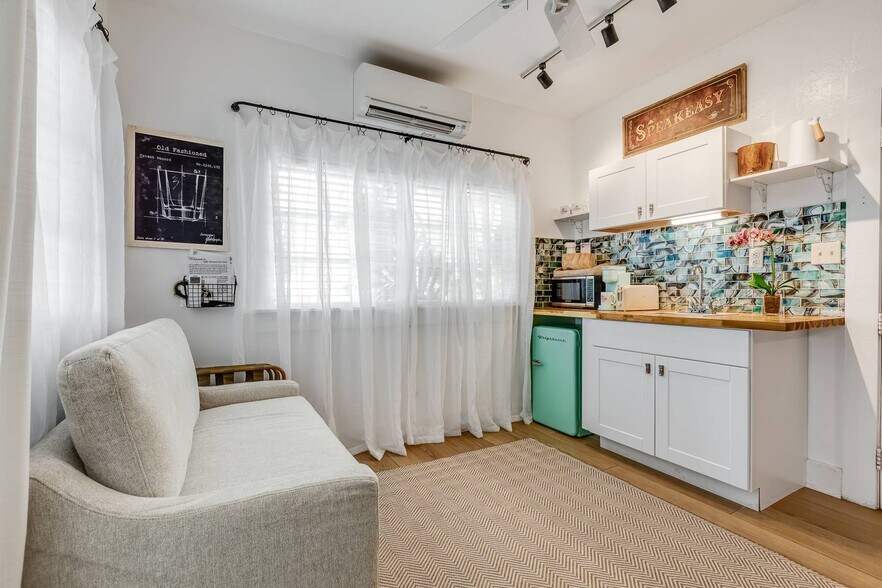 More Photos Of 1117 Duval St, Key West Hospitality For Sale