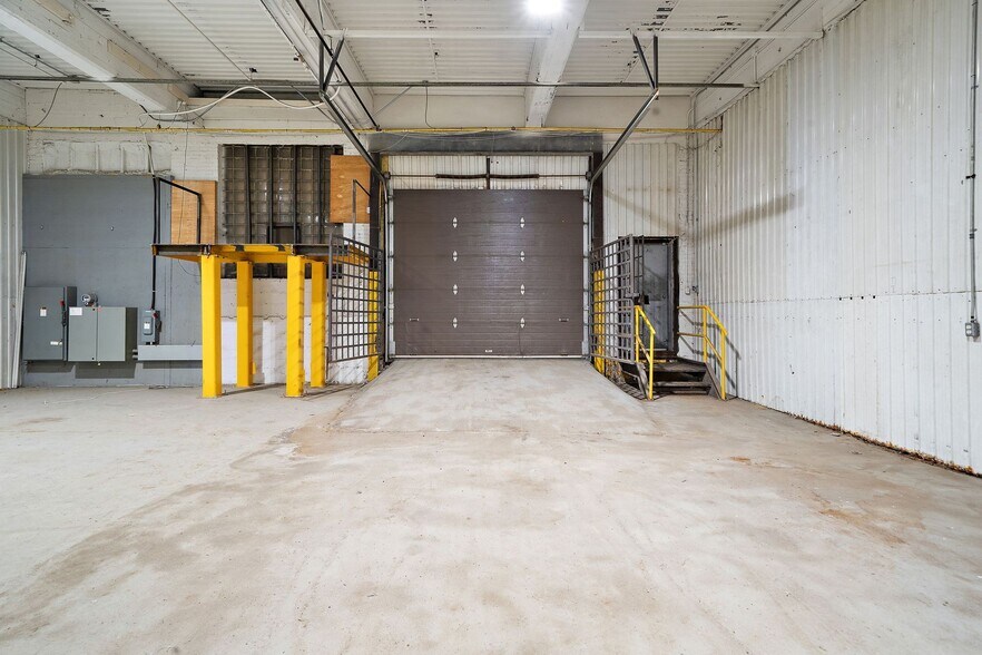 More Photos Of 405-465 Av Marien, Montréal-Est Warehouse For Lease
