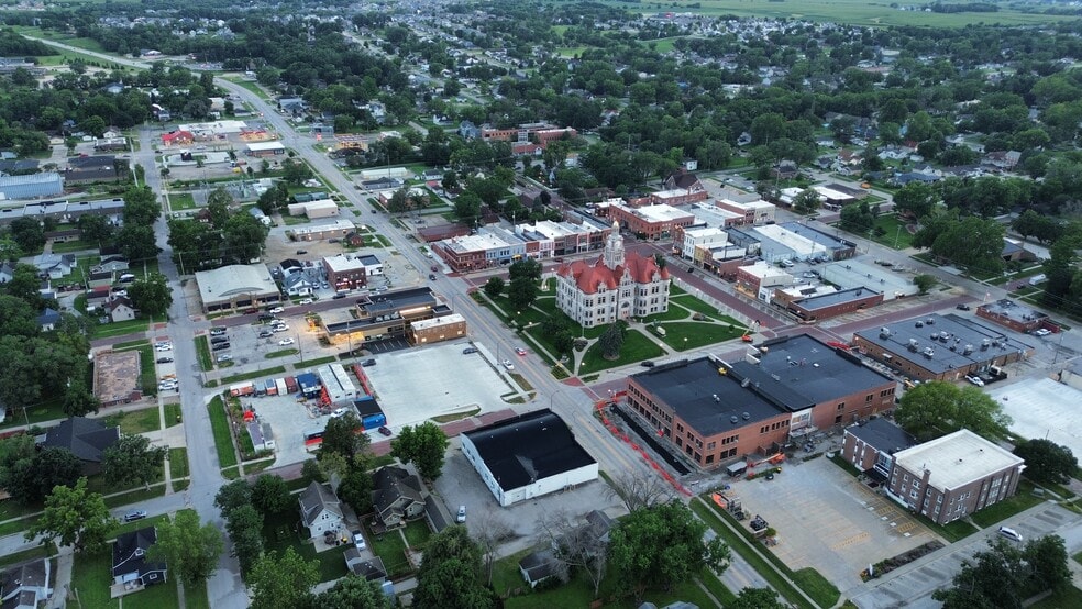 More Photos Of 202 Nile Kinnick Dr N, Adel Freestanding For Sale