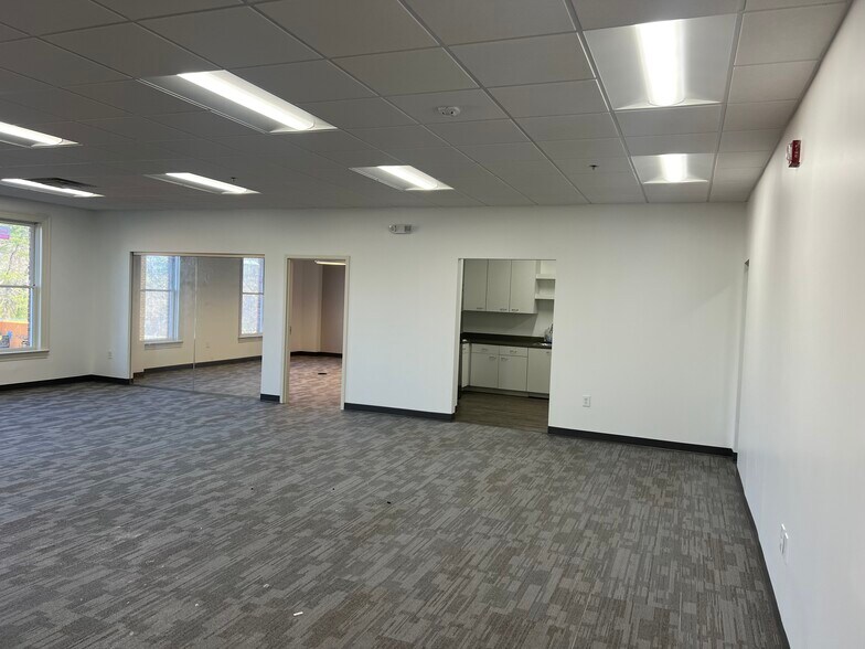 More Photos Of 1902 Leland Dr SE, Marietta Unknown For Lease