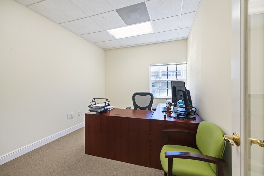 More Photos Of 7100 S Beneva Rd, Sarasota Office For Lease