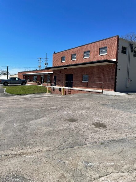 Primary Photo Of 2409 Sycamore Dr, Knoxville Showroom For Sale
