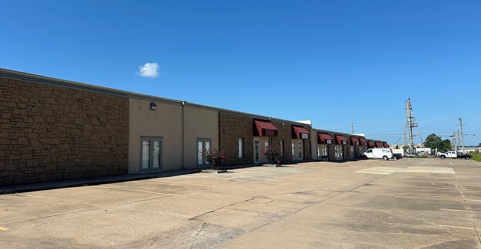 More Photos Of 5802-5888 S 129th Ave, Tulsa Unknown For Lease