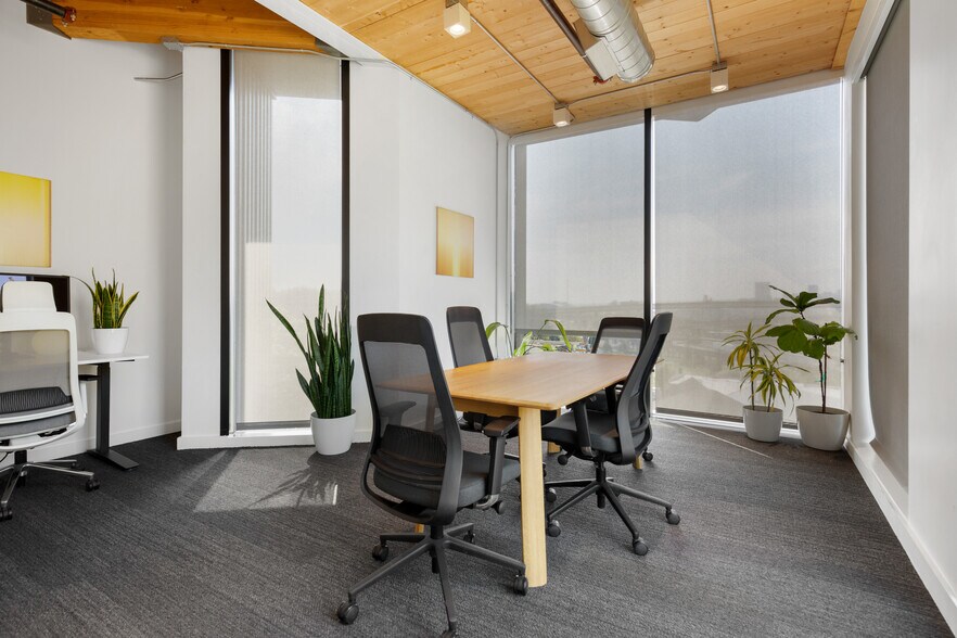 More Photos Of 3303 N Mississippi Ave, Portland Office For Lease