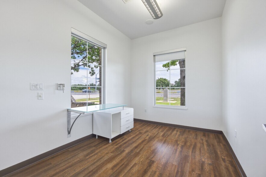 More Photos Of 12171 W Parmer Ln, Cedar Park Medical For Lease