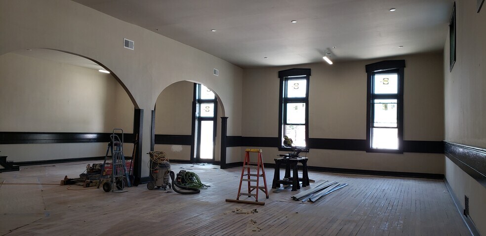 More Photos Of 17 N Sandusky St, Delaware Storefront Retail Office For Lease