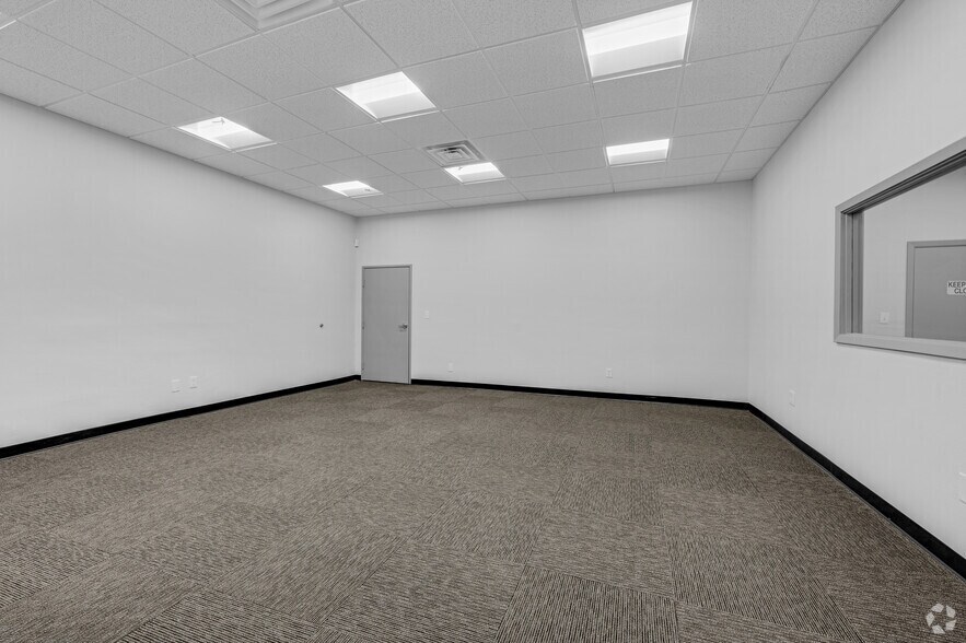 More Photos Of 3441 Halifax St, Dallas Unknown For Lease