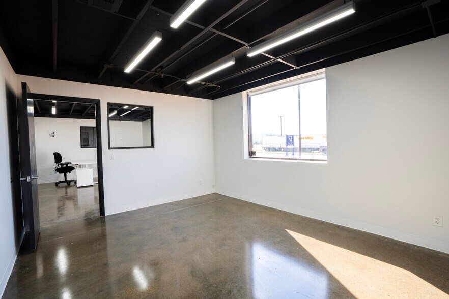 More Photos Of 2626 Sea Harbor Rd, Dallas Warehouse For Sale