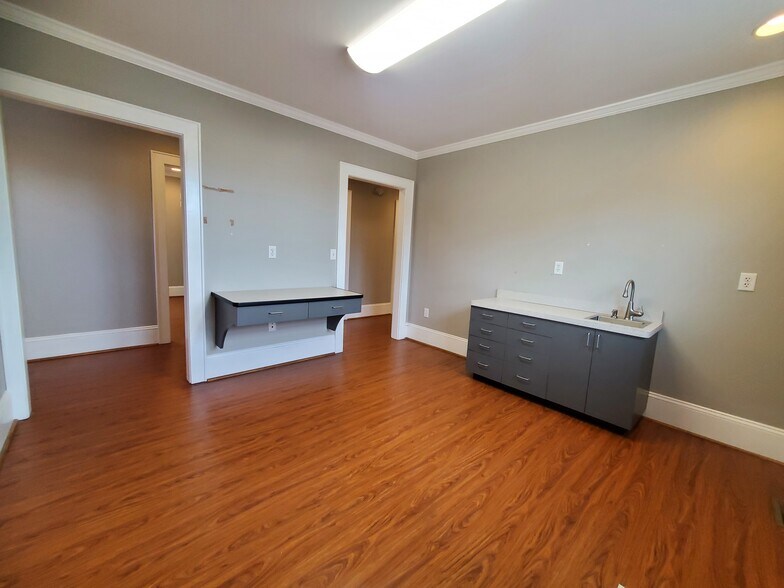 More Photos Of 1602 Grandin Rd SW, Roanoke Medical For Sale