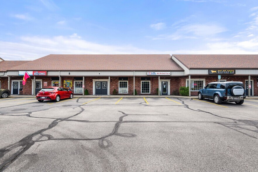 More Photos Of 122 Turnpike Rd, Westborough Storefront For Lease