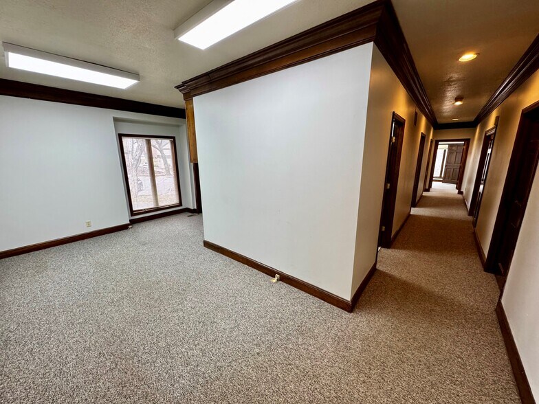 More Photos Of 6800 W 107th St, Overland Park Office For Sale