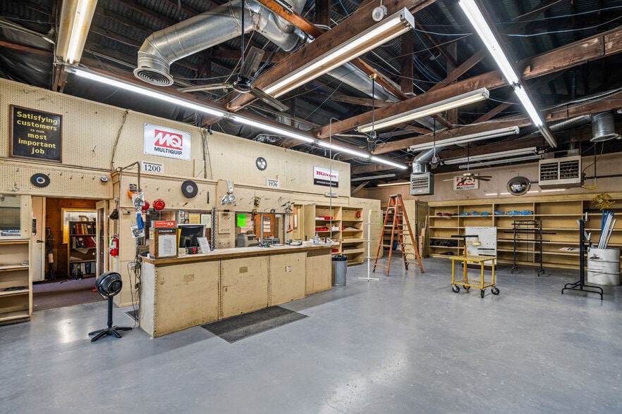 More Photos Of 1808 Bomar Ave, Fort Worth General Retail For Sale