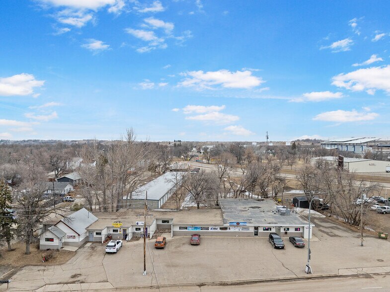 More Photos Of 2001 8th Ave SE, Minot General Retail For Sale