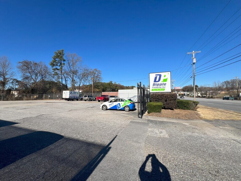 More Photos Of 211 N Pleasantburg Dr, Greenville Light Manufacturing For Sale