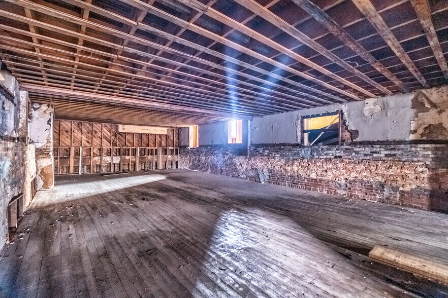 More Photos Of 177-179 N Main St, Russellville Storefront For Lease