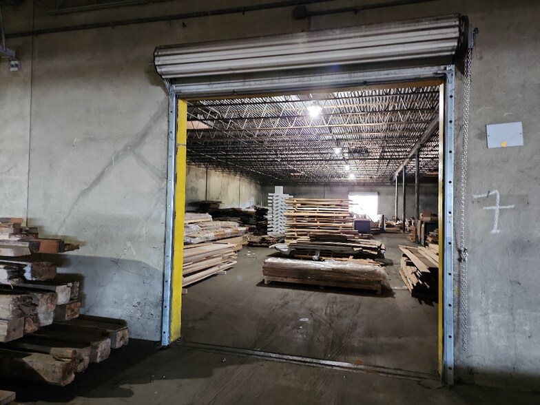 More Photos Of 866 River Rd, Valley Manufacturing For Sale