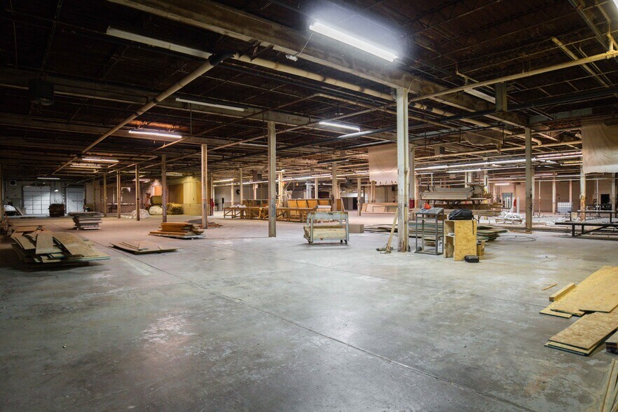More Photos Of 521 S Market St, Galion Manufacturing For Sale