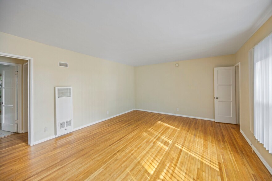 More Photos Of 11089-11099 Strathmore Dr, Los Angeles Apartments For Sale