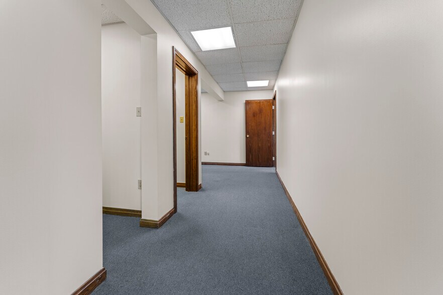 More Photos Of 600 Commerce Dr, Coraopolis Office Residential For Lease