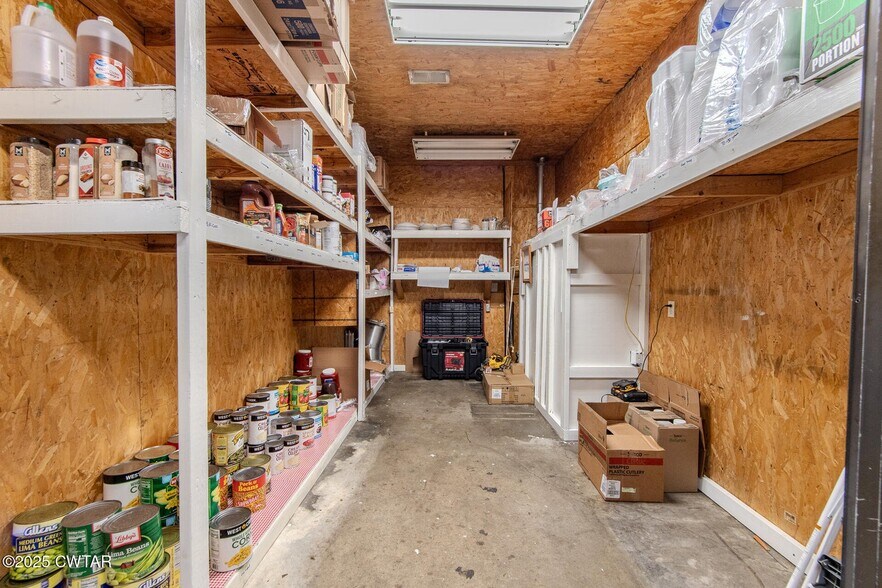More Photos Of 225 N Front St, Halls General Retail For Sale