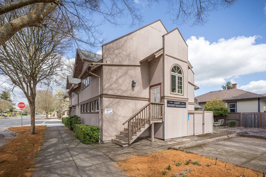 More Photos Of 909-919 Elm St SW, Albany Medical For Sale