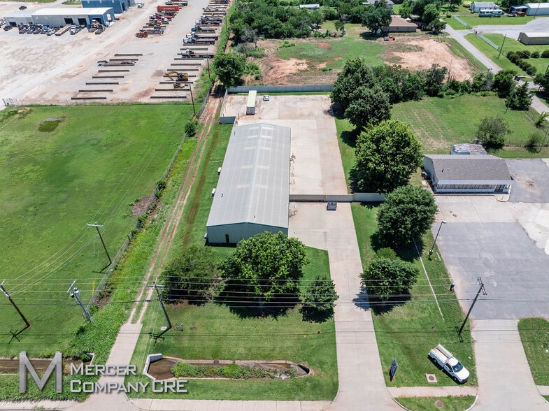More Photos Of 10108 NW 10th St, Yukon Warehouse For Sale
