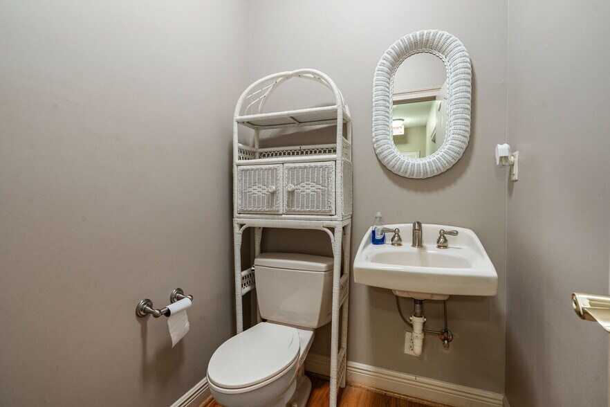 More Photos Of 5500 Watermelon Rd, Northport Medical For Lease