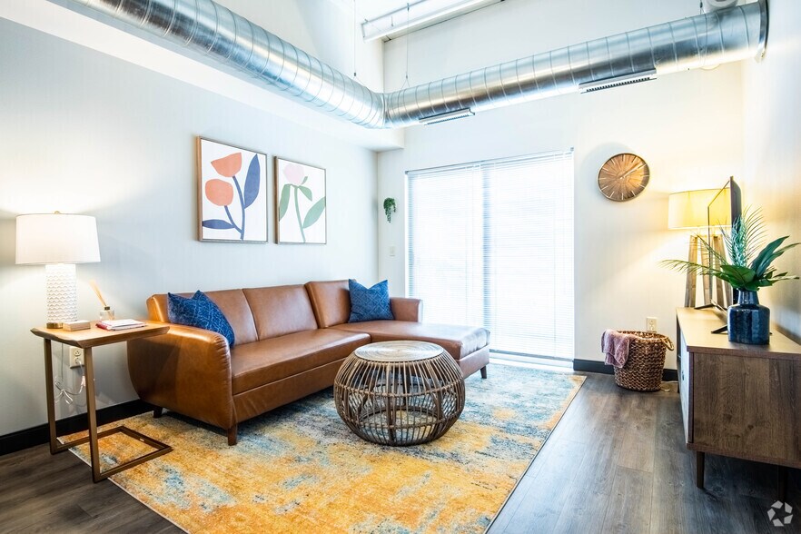 More Photos Of 320 W Broadway, Monona Apartments For Lease