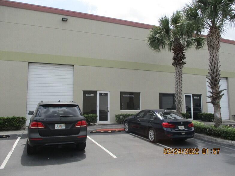 More Photos Of 3019 Ravenswood Rd, Fort Lauderdale Warehouse For Sale