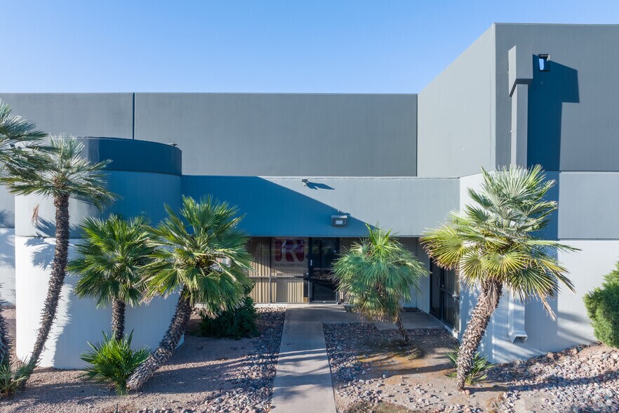 More Photos Of 4433 W Van Buren St, Phoenix Warehouse For Lease