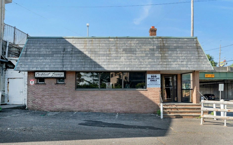 More Photos Of 800 Grand Ave, Ridgefield Bar For Sale