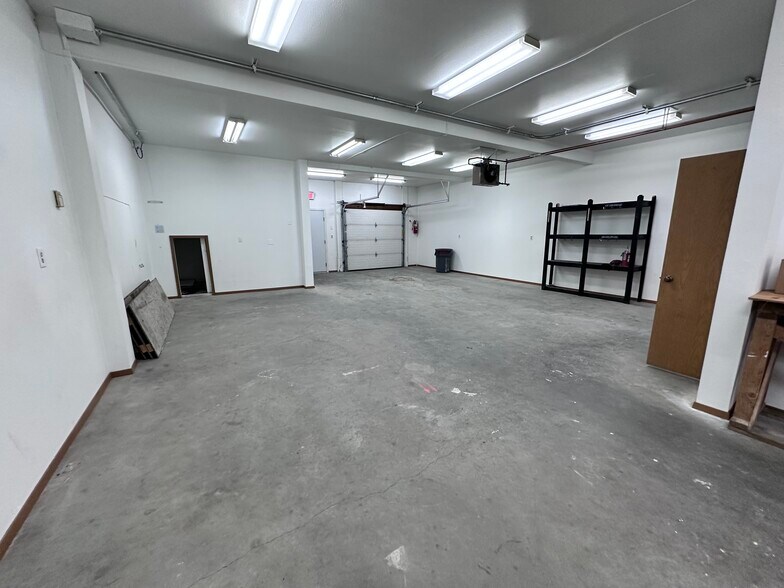 More Photos Of 3534 International St, Fairbanks General Retail For Lease