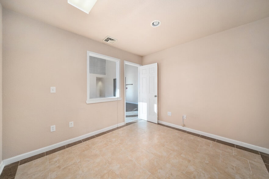 More Photos Of 741 Paso Robles St, Paso Robles Warehouse For Lease