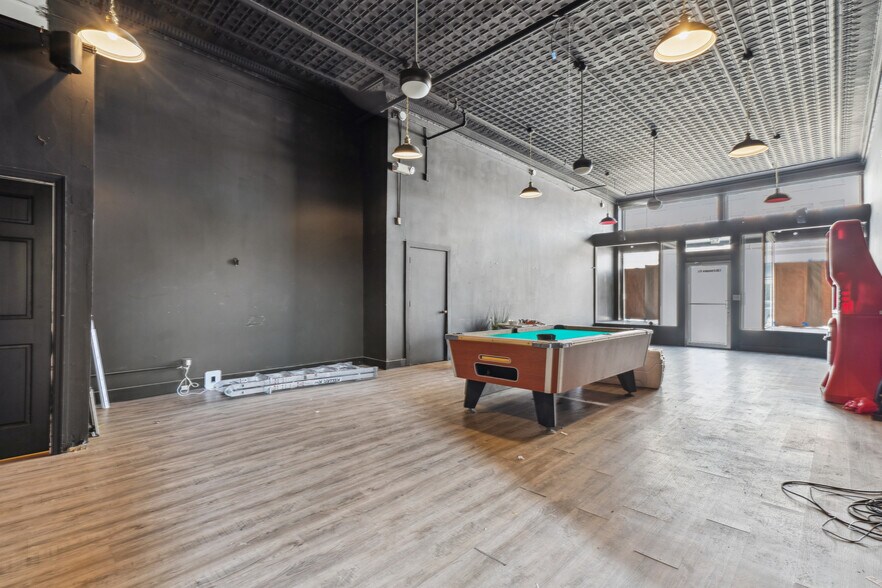 More Photos Of 626-632 Sycamore St, Waterloo Storefront Retail Office For Sale