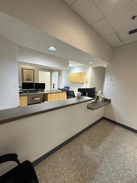 More Photos Of 842 Sunset Lake Blvd, Venice Medical For Lease
