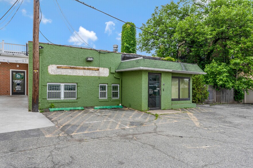 More Photos Of 91 Main St, Woodbridge Storefront For Lease