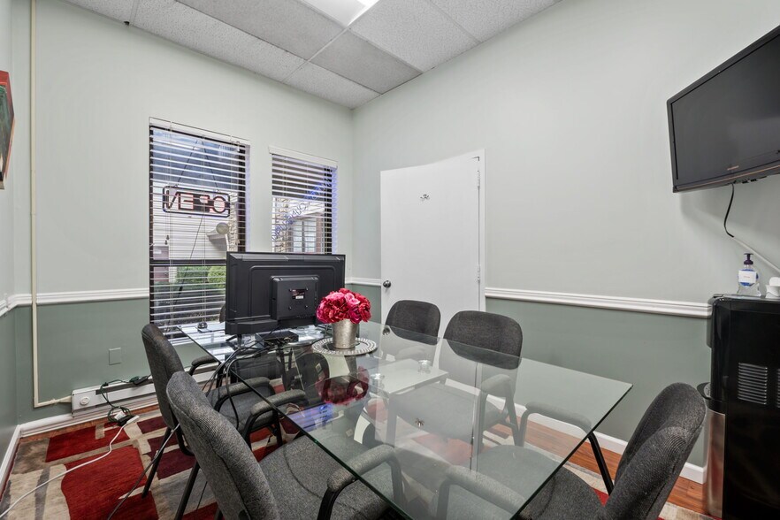 More Photos Of 101 Chestnut St, Gaithersburg Office For Sale