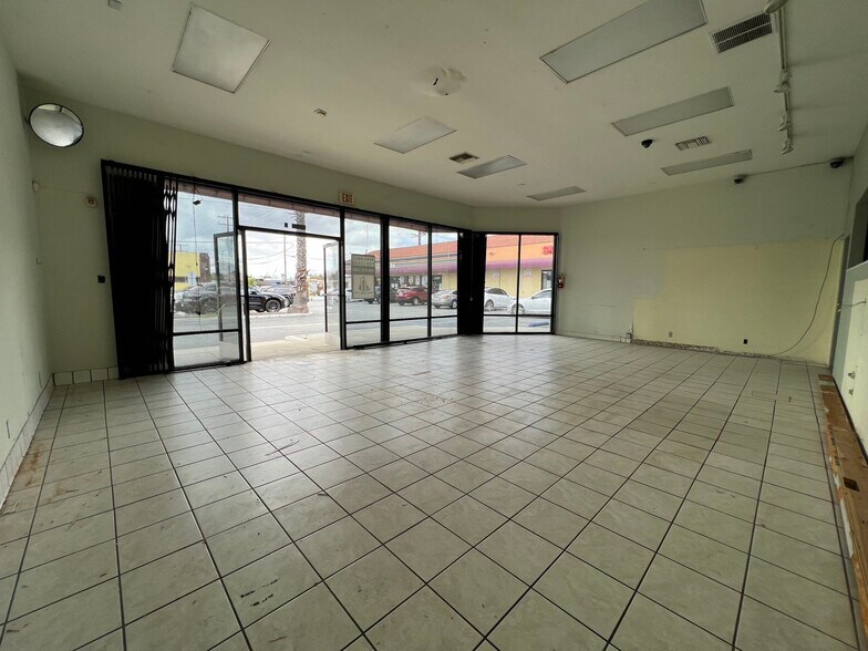 More Photos Of 7625 Eastern Ave, Bell Unknown For Lease