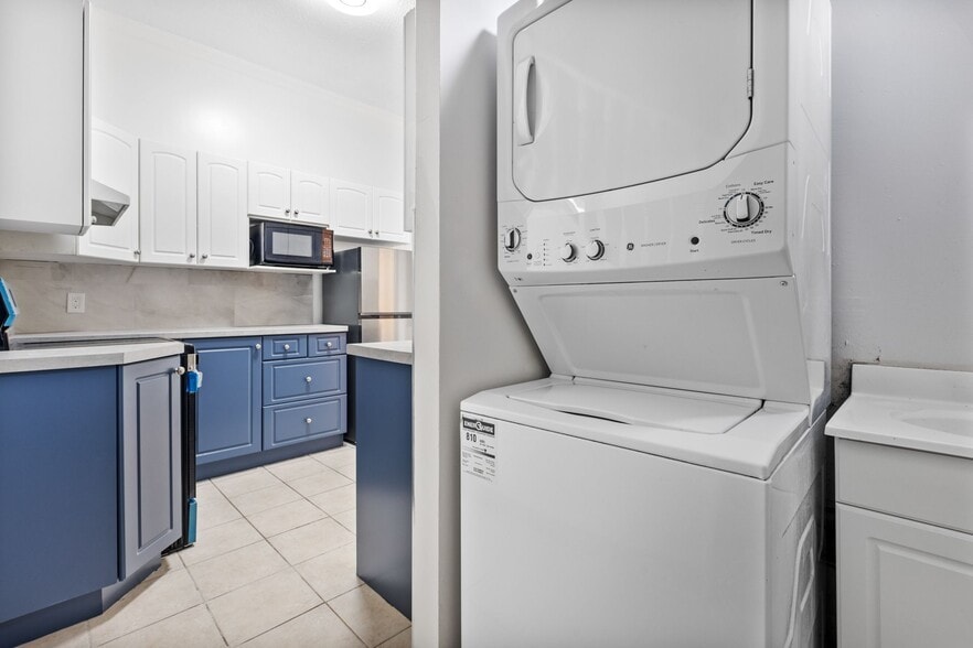 More Photos Of 455 Somerset St W, Ottawa Apartments For Sale