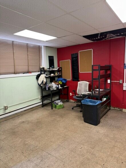More Photos Of 73-75 Burlews Ct, Hackensack Warehouse For Lease