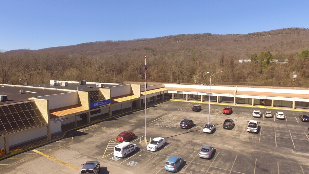 More Photos Of 2305 N Gateway Ave, Rockwood Unknown For Lease