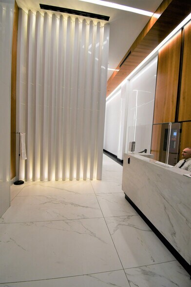 More Photos Of 352 Seventh Ave, New York Office For Lease